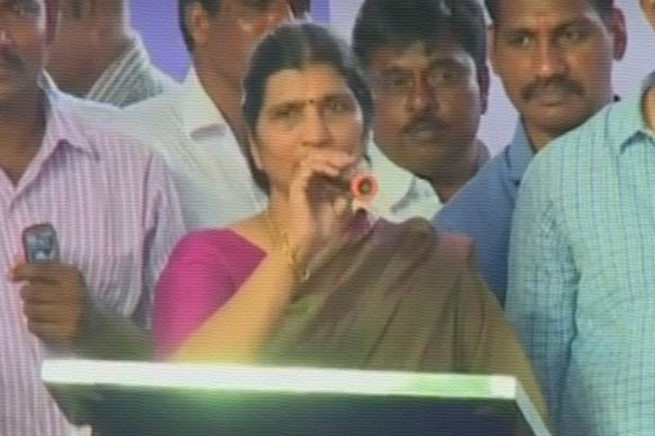 chandrababu naidu,200 crores,agri gold,lakshmi parvathi,agri gold scam  చంద్రబాబు రూ.200 కోట్లు తీసుకున్నాడంట!